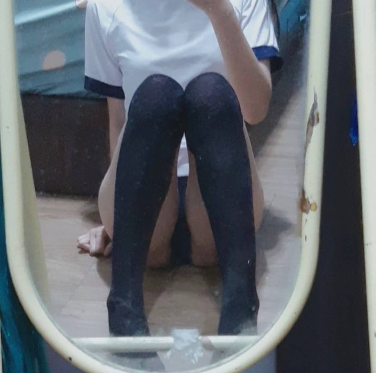 Cái mông nhỏ của cô gái 19 tuổi bị tàn phá bởi một con cặc lớn