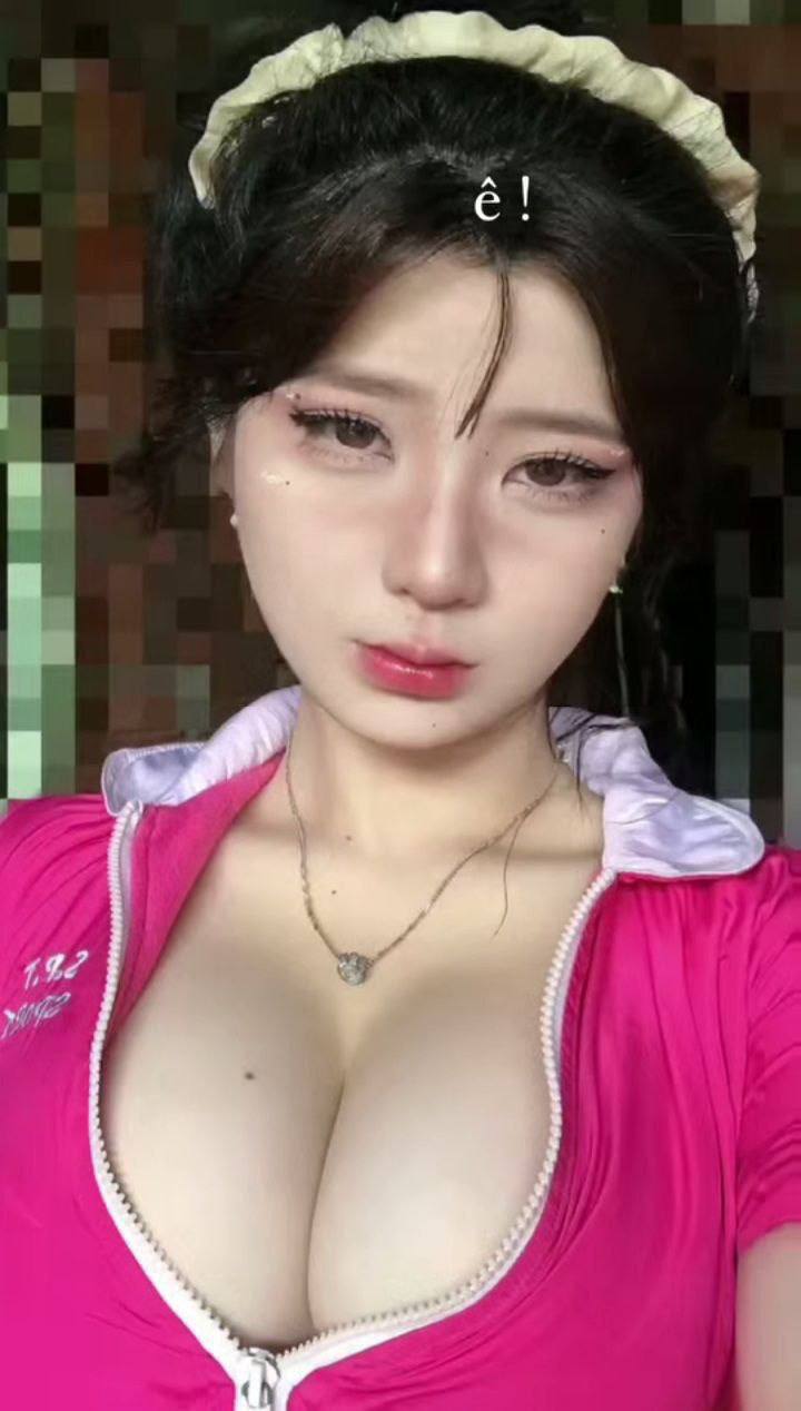 Tâm sự với chị đồng nghiệp buồn chuyện gia đình, cậu thanh niên húp luôn chị đẹp